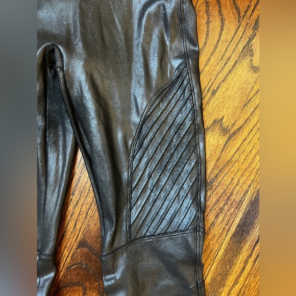 SPANX faux leather moto leggings size women’s M - Picture 3 of 7